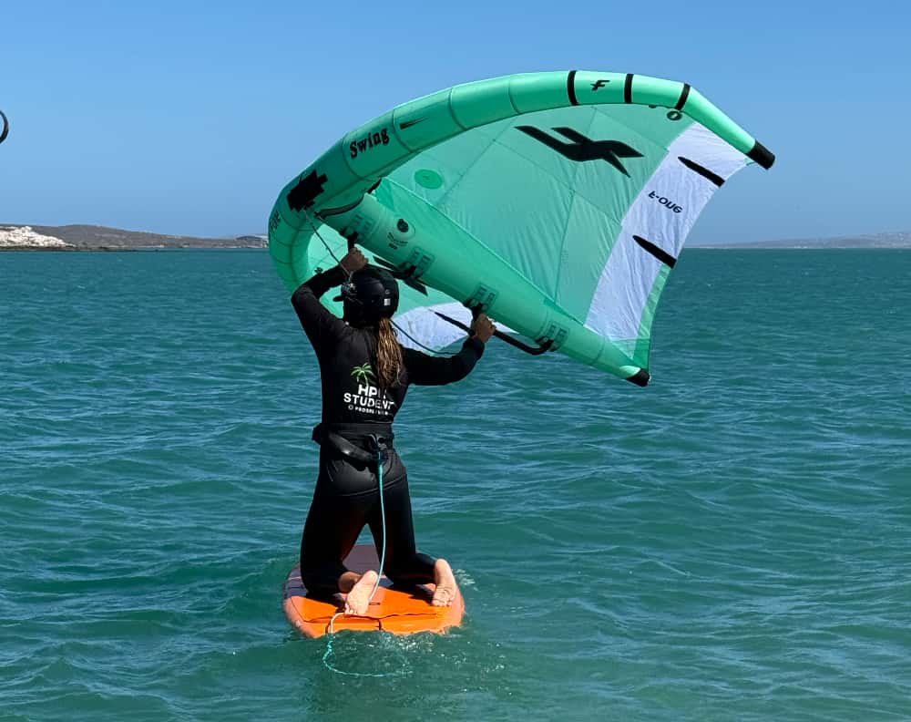 Kitefoiler riding